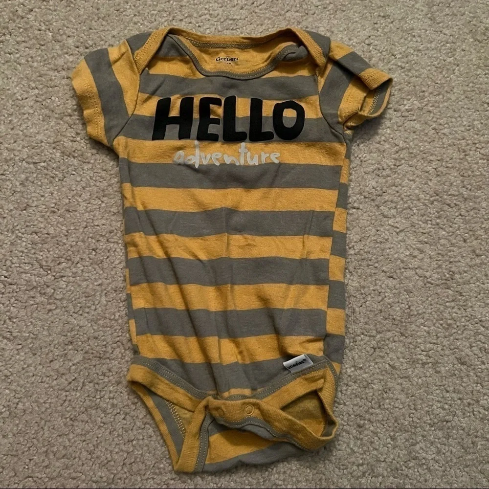 Gerber Onesies- Bundle‎ of 4